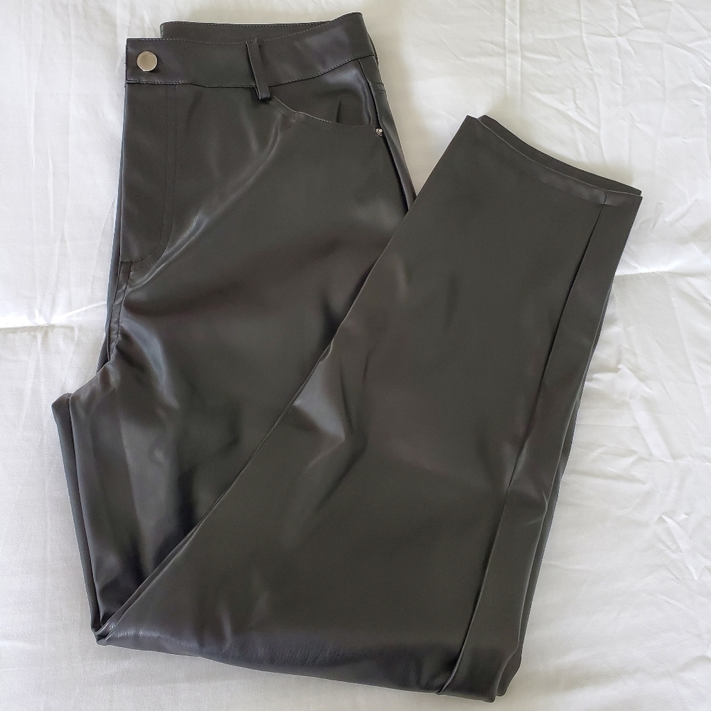 Black vegan leather pants - Picture 8 of 8